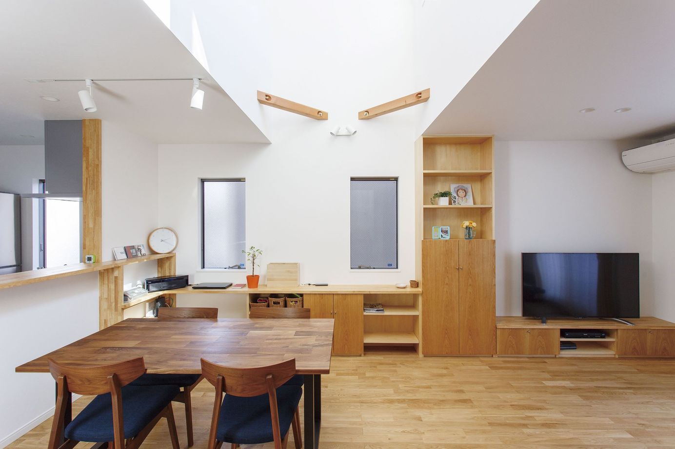 一級建築士事務所　福島工務店 【大阪府大阪市/2000万円台/3階建て/車二台駐車可】広いバルコニーと吹抜けからの採光が◎な三階建ての実例の建築実例画像2