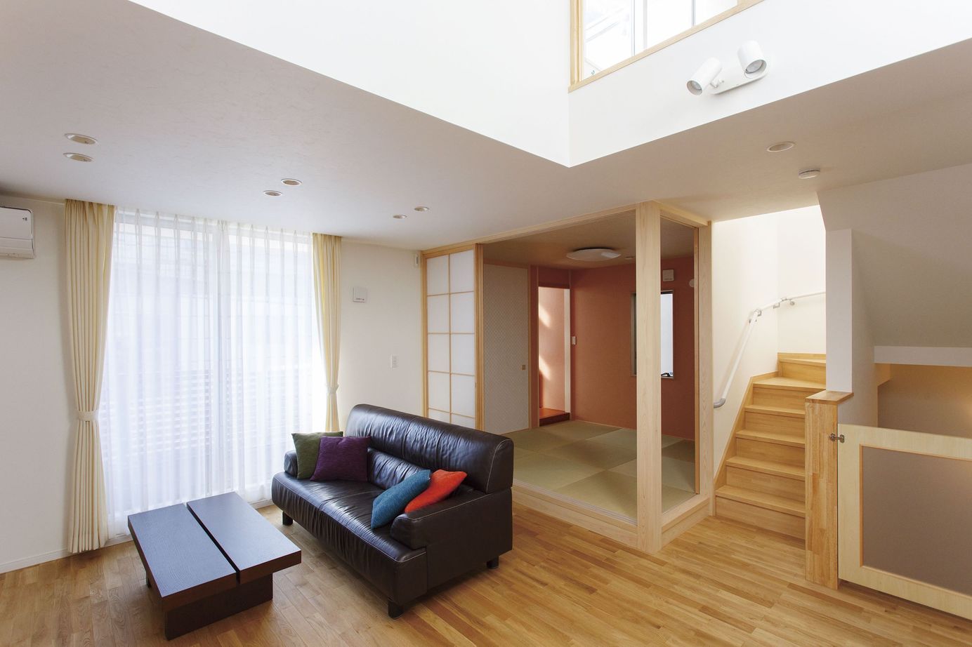 一級建築士事務所　福島工務店 【大阪府大阪市/2000万円台/3階建て/車二台駐車可】広いバルコニーと吹抜けからの採光が◎な三階建ての実例の建築実例画像5