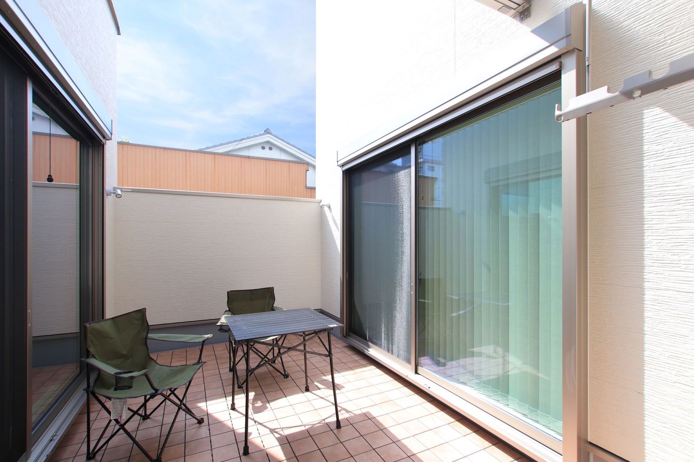 一級建築士事務所　福島工務店 【大阪市/二世帯住宅/ビルトインガレージ/車2台/３階建て】SE構法で開放的な吹抜けと中庭バルコニーを実現の建築実例画像6