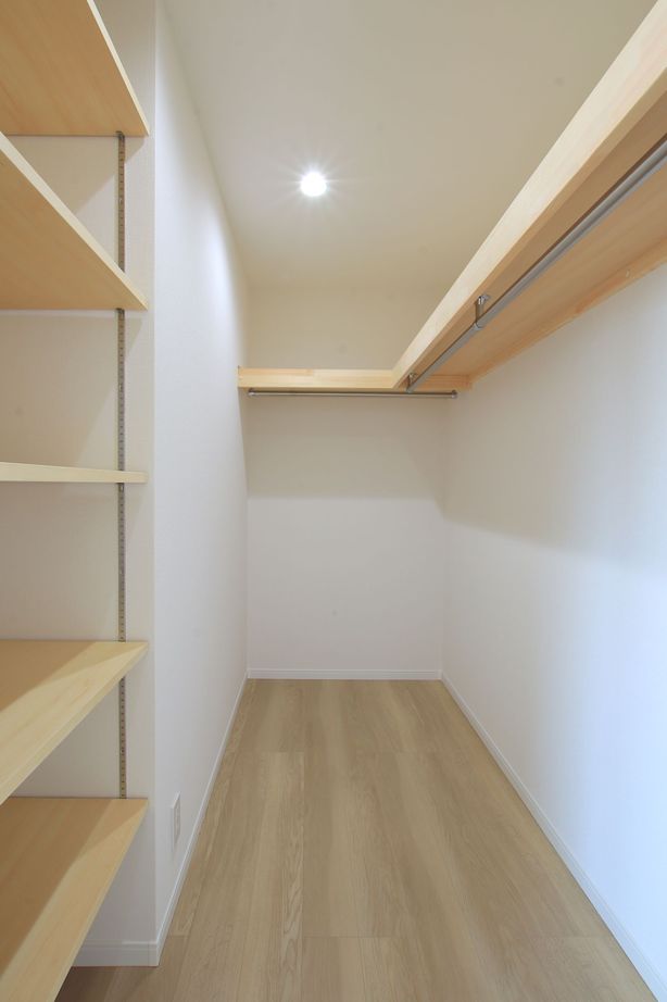 一級建築士事務所　福島工務店 【大阪市/二世帯住宅/ビルトインガレージ/車2台/３階建て】SE構法で開放的な吹抜けと中庭バルコニーを実現の建築実例画像7