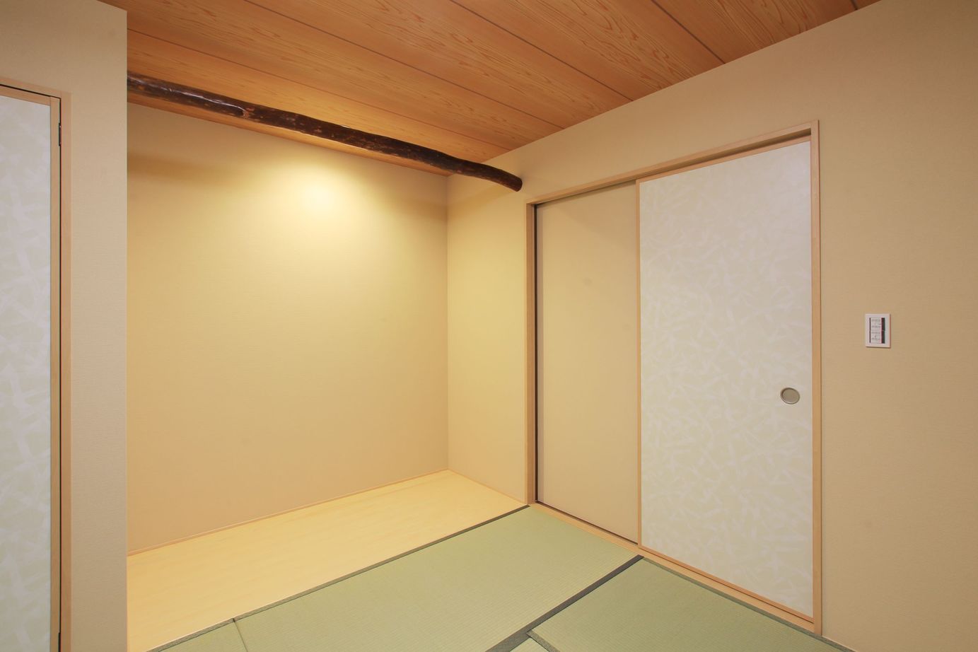 一級建築士事務所　福島工務店 【大阪市/二世帯住宅/ビルトインガレージ/車2台/３階建て】SE構法で開放的な吹抜けと中庭バルコニーを実現の建築実例画像9