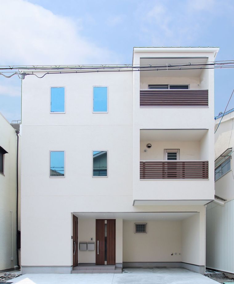 一級建築士事務所　福島工務店 【大阪市/二世帯住宅/ビルトインガレージ/車2台/３階建て】SE構法で開放的な吹抜けと中庭バルコニーを実現の建築実例画像10