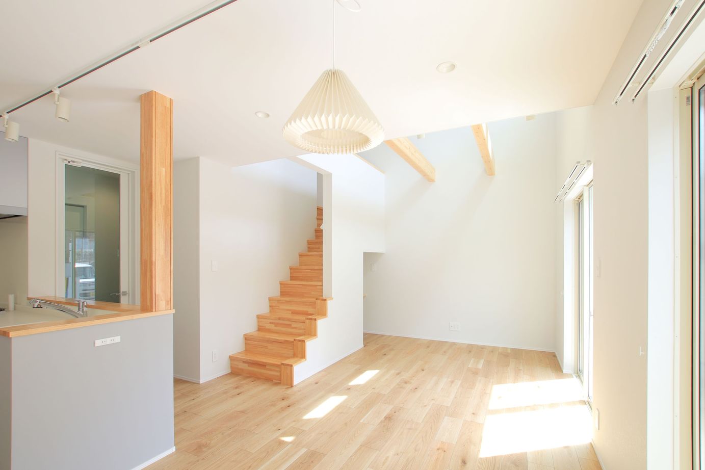 一級建築士事務所　福島工務店 【大阪府枚方市/2000万円台】生活導線の工夫を施した間取り設計　シンプルでも個性のあるかわいいお家の建築実例画像2