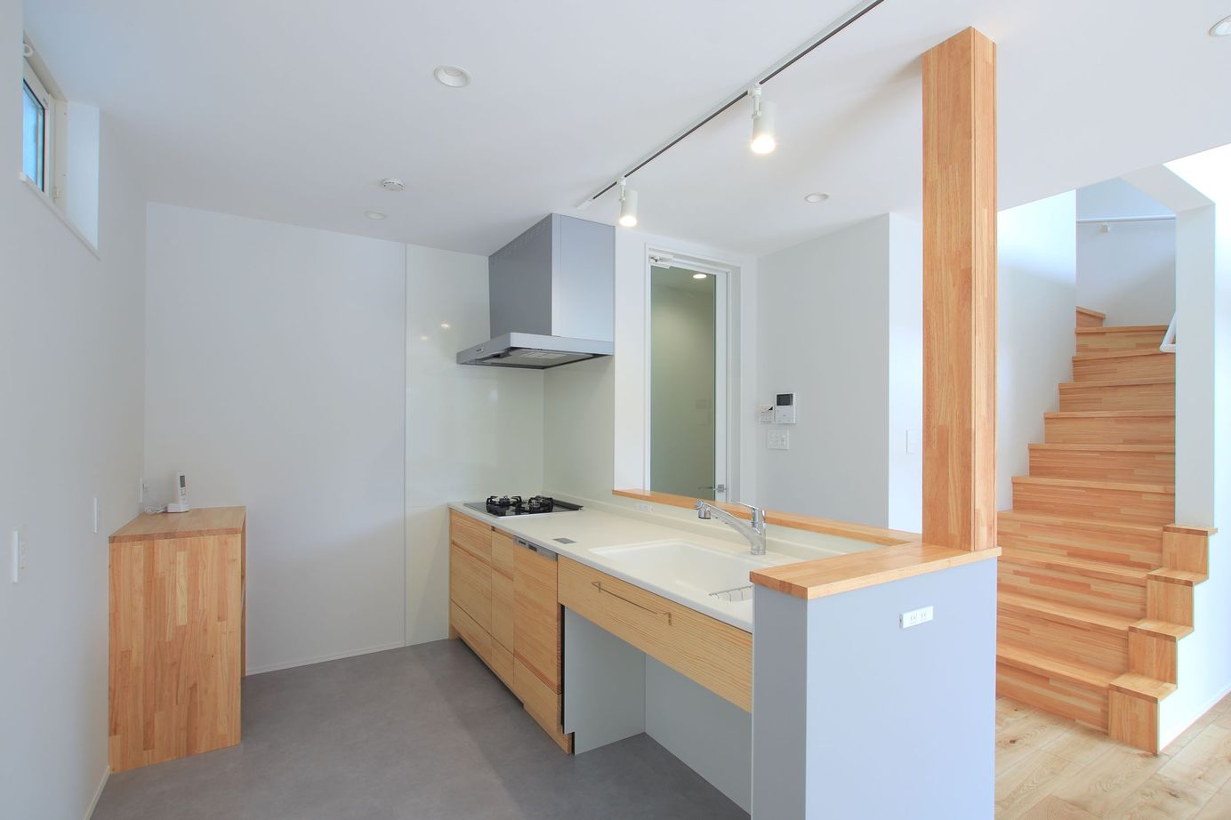 一級建築士事務所　福島工務店 【大阪府枚方市/2000万円台】生活導線の工夫を施した間取り設計　シンプルでも個性のあるかわいいお家の建築実例画像4