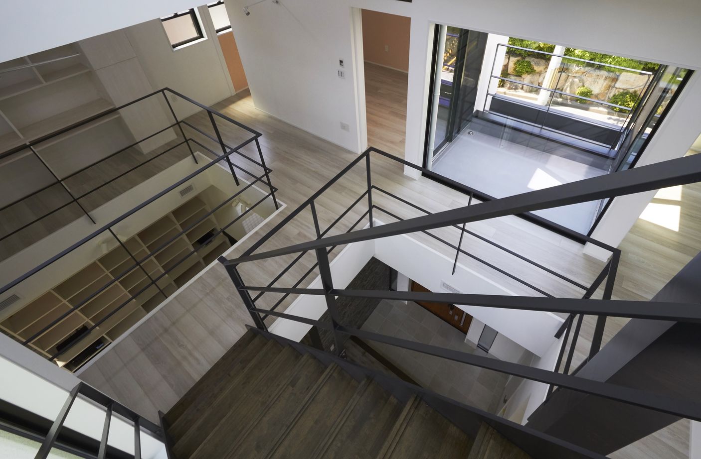 一級建築士事務所　福島工務店 【兵庫県西宮市/4000万円台】SE構法により二つの吹抜けを実現。アイアン手摺もお似合いのお住まいの建築実例画像4