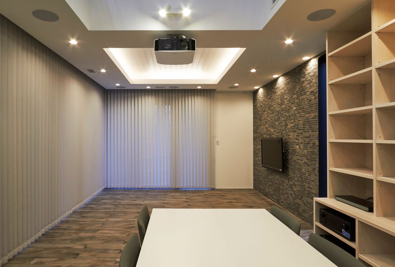 一級建築士事務所　福島工務店 【兵庫県西宮市/4000万円台】SE構法により二つの吹抜けを実現。アイアン手摺もお似合いのお住まいの建築実例画像7