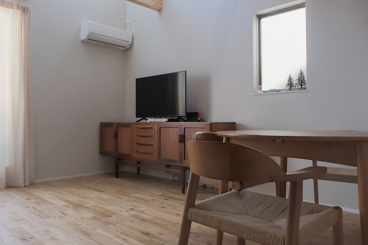 一級建築士事務所　福島工務店 【大阪府大阪市/2000万円台/狭小約13坪/吹抜け＆対面キッチン】北欧ヴィンテージ家具が似合う温もりある家の建築実例画像3