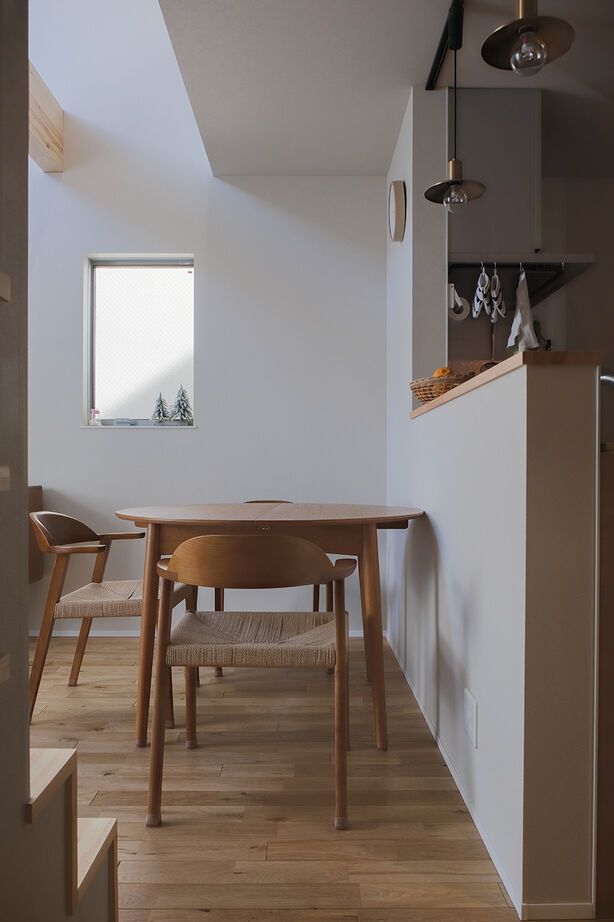 一級建築士事務所　福島工務店 【大阪府大阪市/2000万円台/狭小約13坪/吹抜け＆対面キッチン】北欧ヴィンテージ家具が似合う温もりある家の建築実例画像5