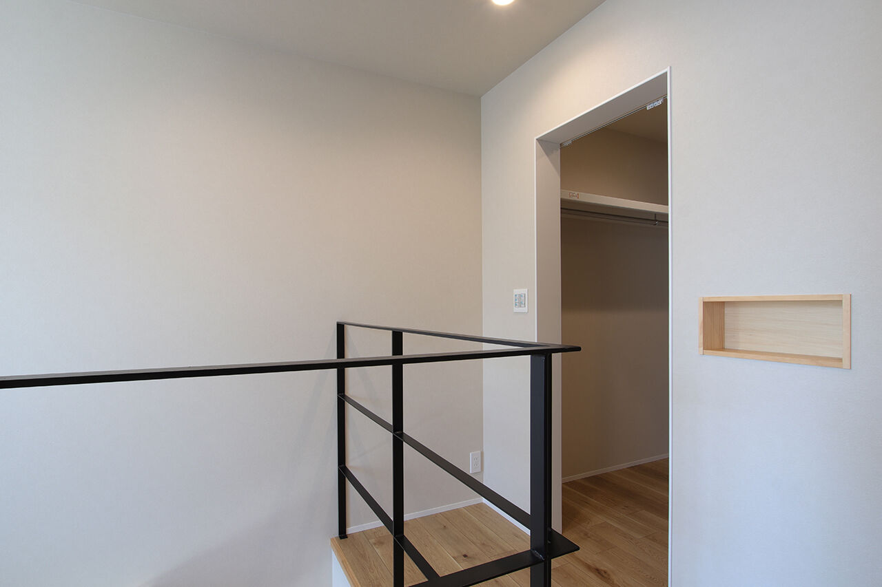 一級建築士事務所　福島工務店 【大阪府大阪市/2000万円台/狭小約13坪/吹抜け＆対面キッチン】北欧ヴィンテージ家具が似合う温もりある家の建築実例画像9