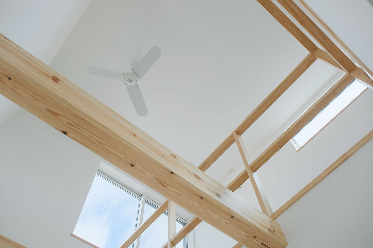 一級建築士事務所　福島工務店 【大阪府大阪市/2000万円台/狭小約12坪】白と木を基調とした、シンプルな空間づくり。SE構法による開放感の建築実例画像3