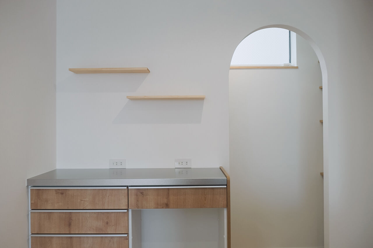一級建築士事務所　福島工務店 【大阪府大阪市/2000万円台/狭小約12坪】白と木を基調とした、シンプルな空間づくり。SE構法による開放感の建築実例画像4