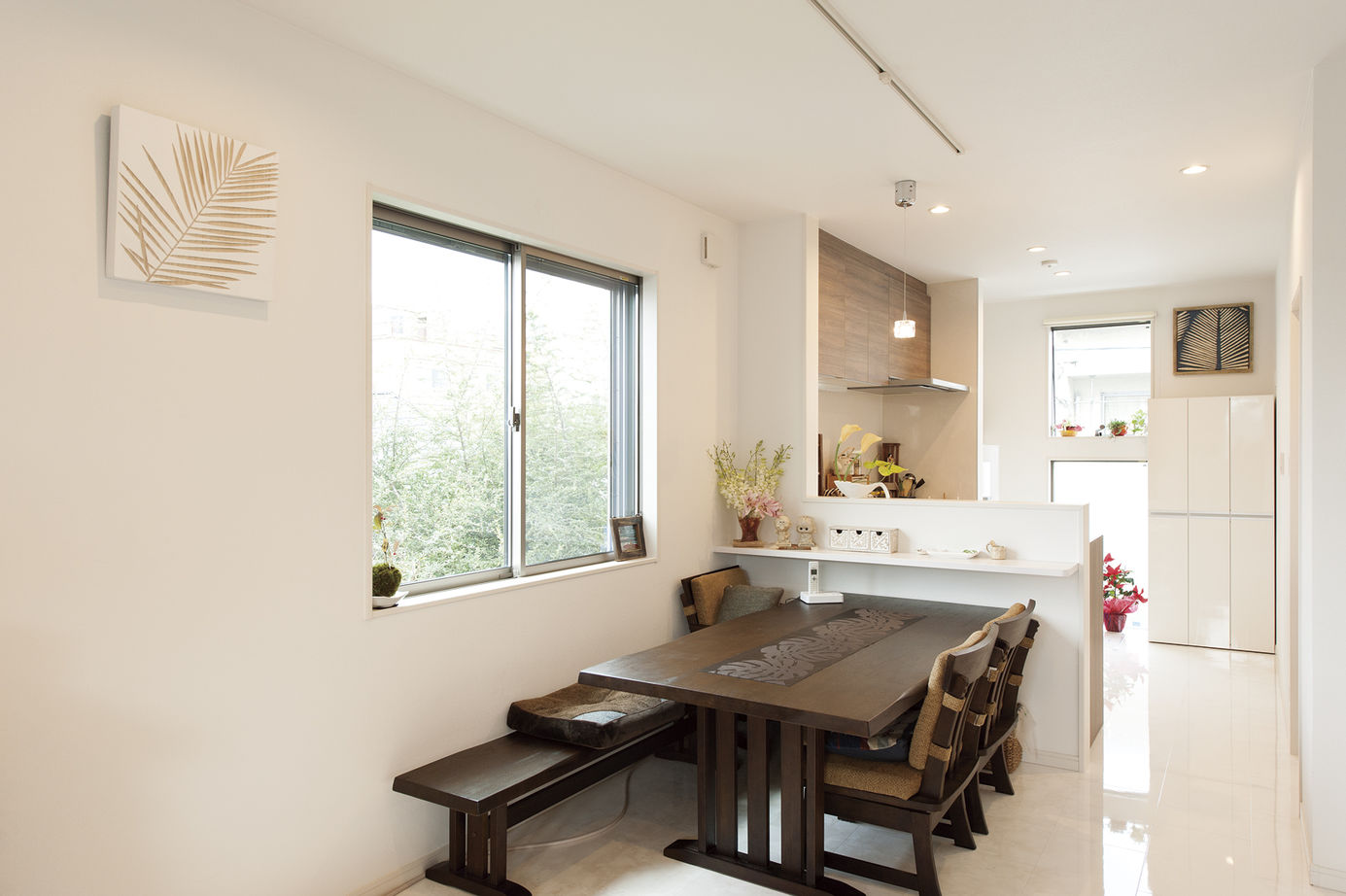 エフイーホーム 【大阪/1000万円台/狭小25坪/3階建て/重量鉄骨】白を基調としたハワイアンテイストの家の建築実例画像4