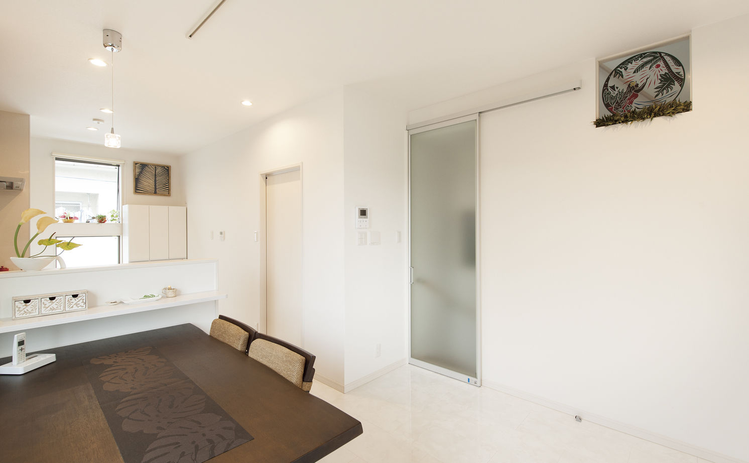 エフイーホーム 【大阪/1000万円台/狭小25坪/3階建て/重量鉄骨】白を基調としたハワイアンテイストの家の建築実例画像8