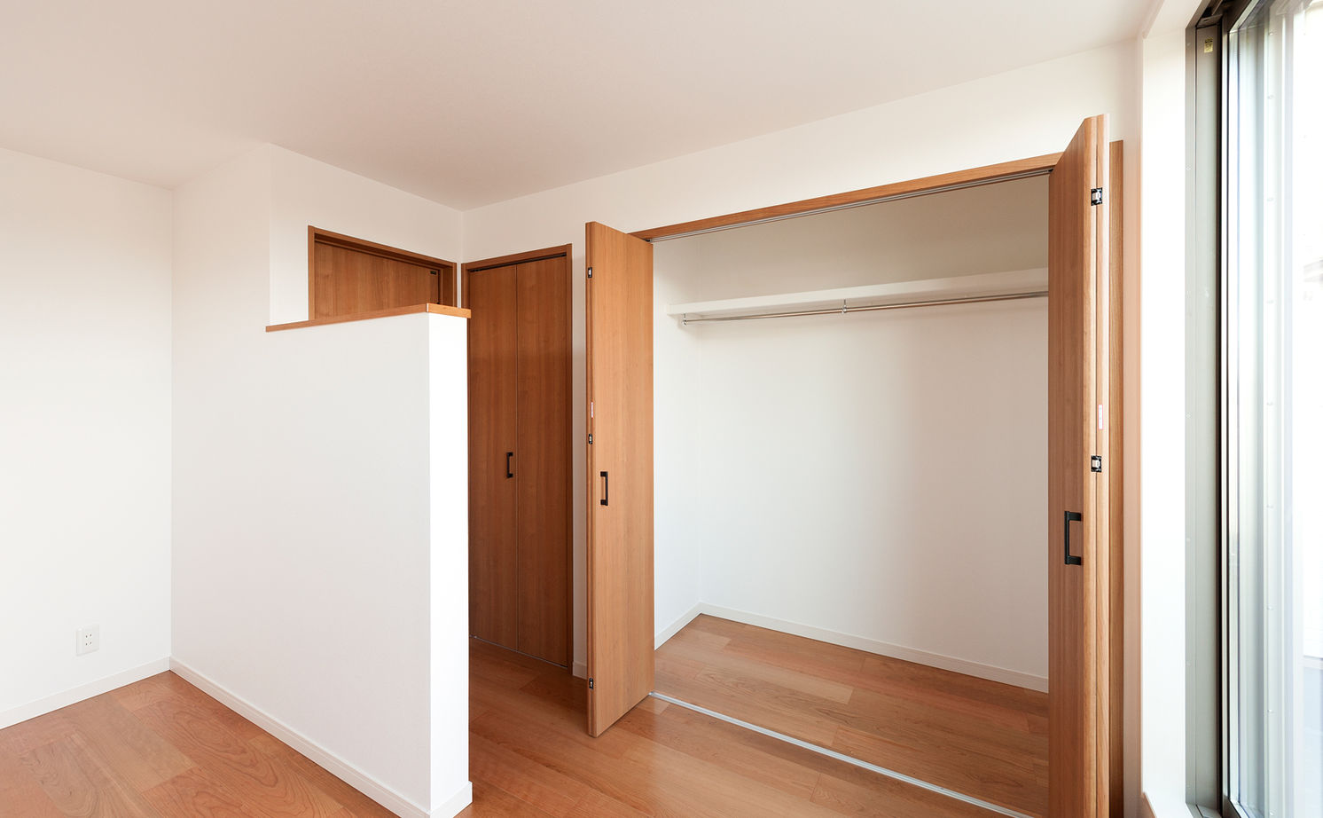 エフイーホーム 【大阪/1000万円台/狭小25坪/3階建て/重量鉄骨】白を基調としたハワイアンテイストの家の建築実例画像13