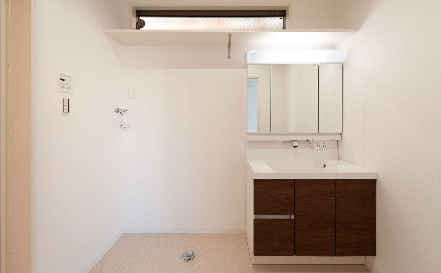 エフイーホーム 【大阪/1000万円台/狭小25坪/3階建て/重量鉄骨】白を基調としたハワイアンテイストの家の建築実例画像17