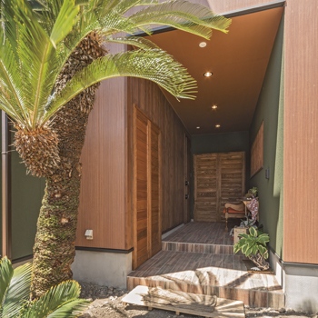 チェックハウス 【1000万円台/30坪台/間取り図有】まるで海辺のリゾートハウス。自然好き夫妻が建てた無垢の木いっぱいの家の建築実例画像4