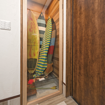 チェックハウス 【1000万円台/30坪台/間取り図有】まるで海辺のリゾートハウス。自然好き夫妻が建てた無垢の木いっぱいの家の建築実例画像6