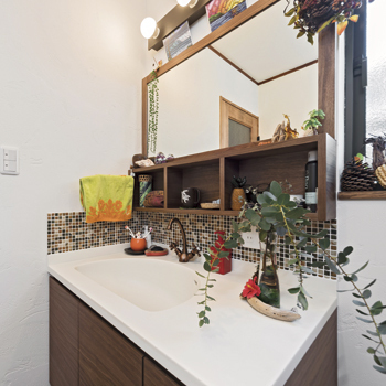 チェックハウス 【1000万円台/30坪台/間取り図有】まるで海辺のリゾートハウス。自然好き夫妻が建てた無垢の木いっぱいの家の建築実例画像8