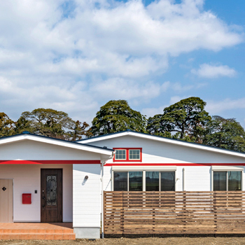 チェックハウス 【平屋/1000万円台/間取り】アメリカンなベースをイメージした平屋。自然素材の心地よさと高い天井の解放感の建築実例画像3