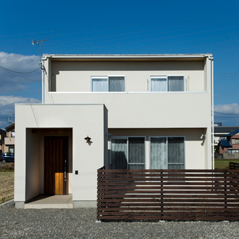 チェックハウス 【1000万円台/40坪/自然素材/オーダーキッチン】作業スペースのある家で家事をしながらクラフトワークの建築実例画像1