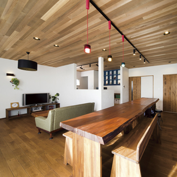 チェックハウス 【1000万円台/40坪/自然素材/オーダーキッチン】作業スペースのある家で家事をしながらクラフトワークの建築実例画像3