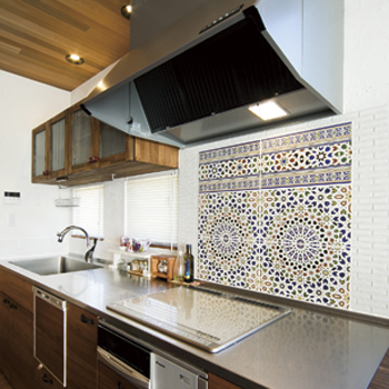 チェックハウス 【1000万円台/40坪/自然素材/オーダーキッチン】作業スペースのある家で家事をしながらクラフトワークの建築実例画像5