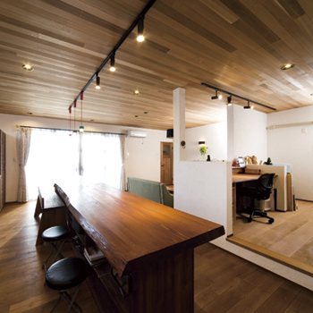 チェックハウス 【1000万円台/40坪/自然素材/オーダーキッチン】作業スペースのある家で家事をしながらクラフトワークの建築実例画像6