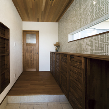 チェックハウス 【1000万円台/40坪/自然素材/オーダーキッチン】作業スペースのある家で家事をしながらクラフトワークの建築実例画像7