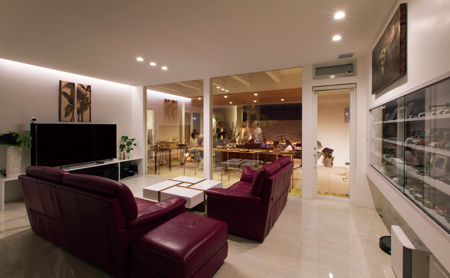 チェックハウス 【平屋/インナーガレージ/中庭/間取り図】コの字の平屋。「全館空調でわが家がリゾートになりました」の建築実例画像3