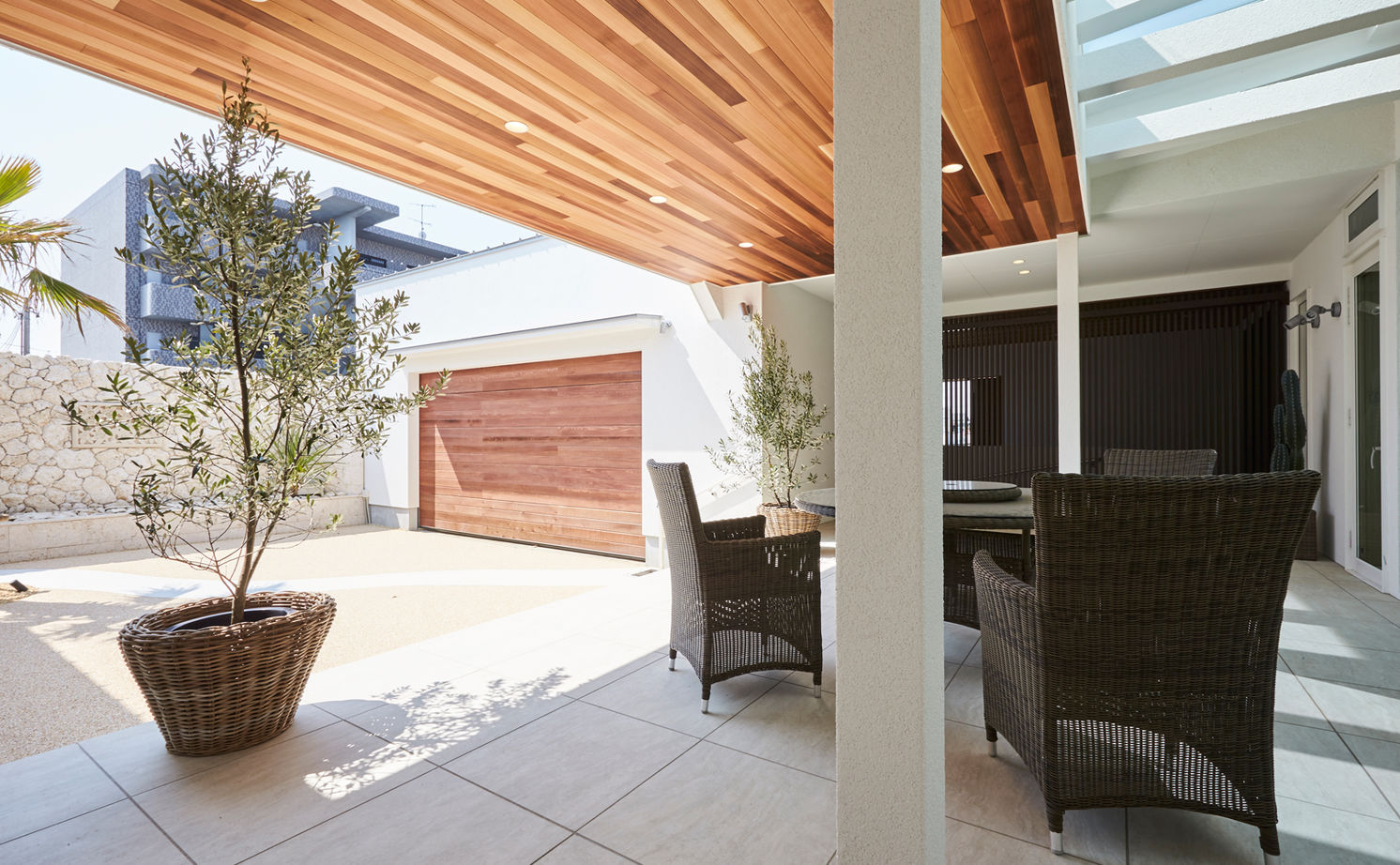 チェックハウス 【平屋/インナーガレージ/中庭/間取り図】コの字の平屋。「全館空調でわが家がリゾートになりました」の建築実例画像12