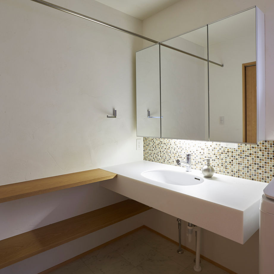 チェックハウス 【31坪/中庭のある家/無垢材】家の中にいながら外を感じる暮らしを満喫。自然素材の質感をいかした夫婦の家の建築実例画像7