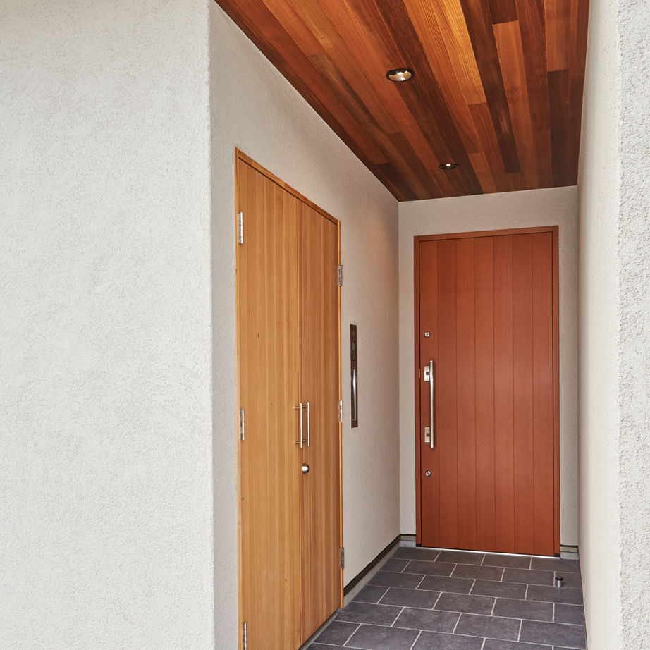 チェックハウス 【31坪/中庭のある家/無垢材】家の中にいながら外を感じる暮らしを満喫。自然素材の質感をいかした夫婦の家の建築実例画像8