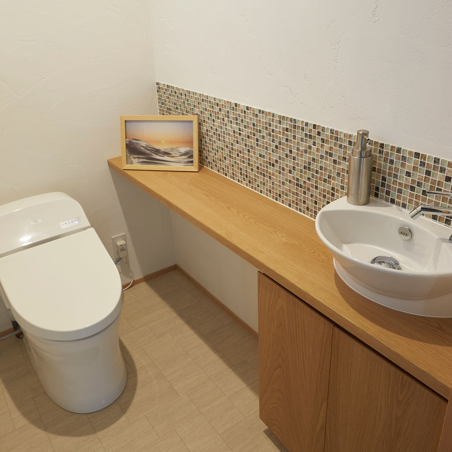 チェックハウス 【31坪/中庭のある家/無垢材】家の中にいながら外を感じる暮らしを満喫。自然素材の質感をいかした夫婦の家の建築実例画像9