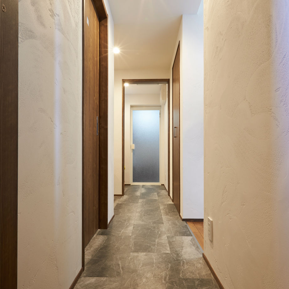 チェックハウス 【30坪台/ガレージハウス】質感を生かすシンプルデザイン。吹き抜けリビングで明るさ十分なガレージハウスの建築実例画像7