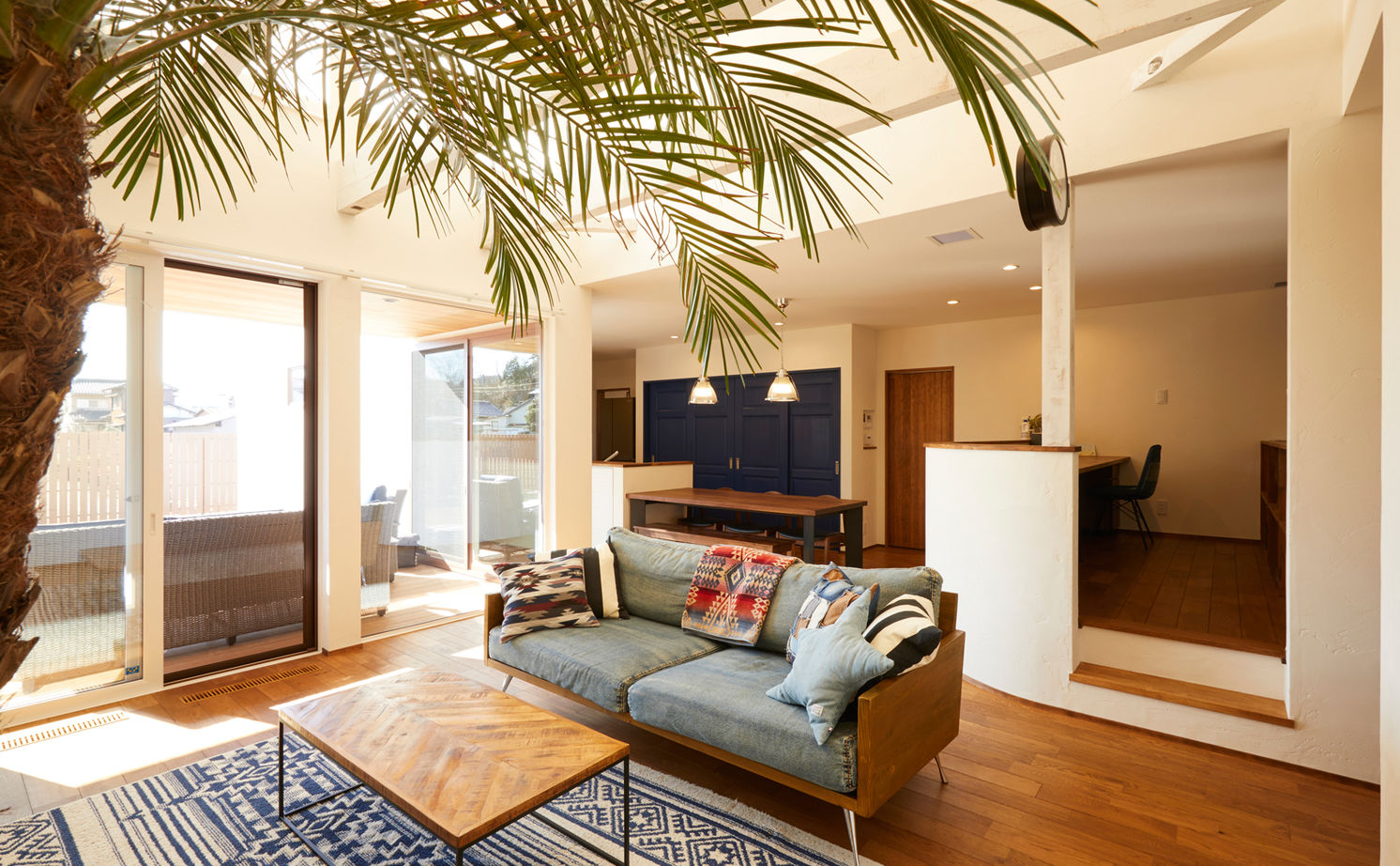 チェックハウス 【平屋/40坪台/全館空調】「間取りの工夫で家事がしやすいです！」カリフォルニアスタイルのかっこいい平屋の建築実例画像2