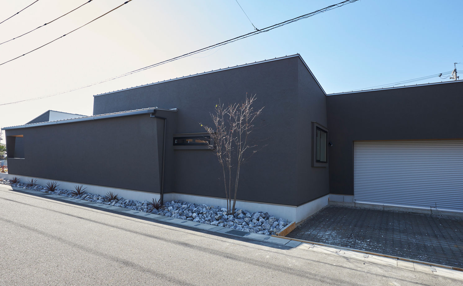 チェックハウス 【平屋/インナーガレージ/全館空調】シンプルモダン＆ラグジュアリー。リゾートライクなかっこいい平屋の建築実例画像6