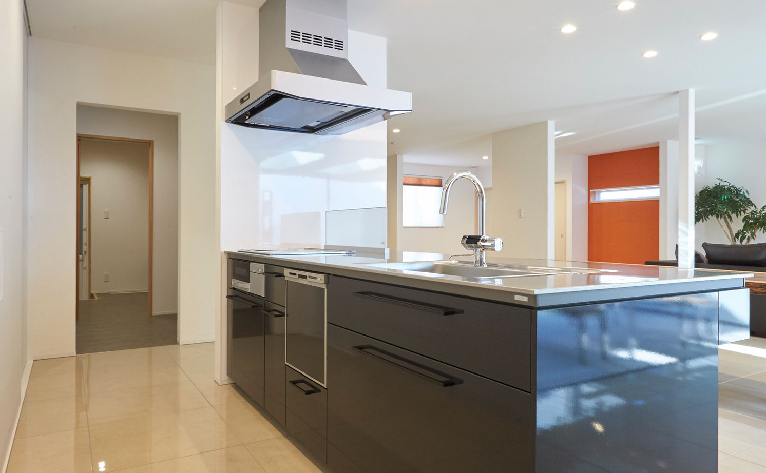 チェックハウス 【平屋/インナーガレージ/全館空調】シンプルモダン＆ラグジュアリー。リゾートライクなかっこいい平屋の建築実例画像7