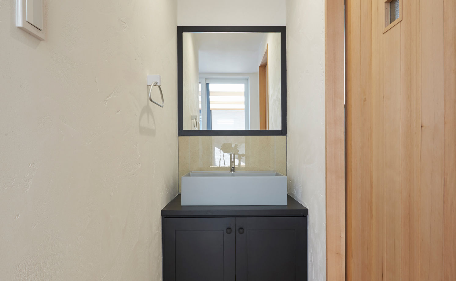 チェックハウス 【平屋/インナーガレージ/全館空調】シンプルモダン＆ラグジュアリー。リゾートライクなかっこいい平屋の建築実例画像12