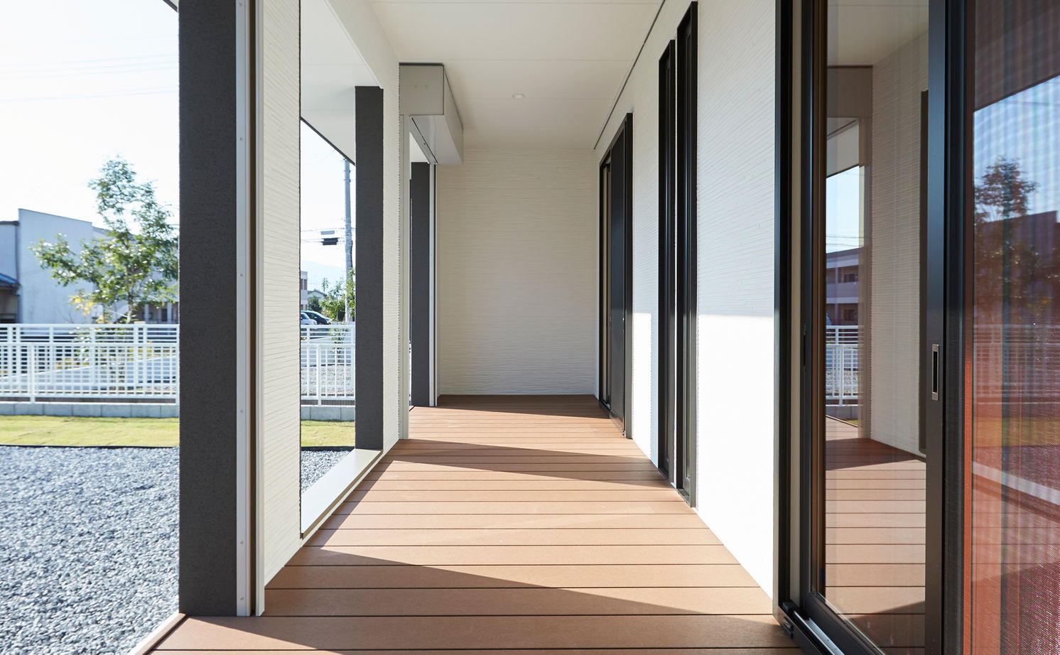 チェックハウス 【平屋/インナーガレージ/全館空調】シンプルモダン＆ラグジュアリー。リゾートライクなかっこいい平屋の建築実例画像14