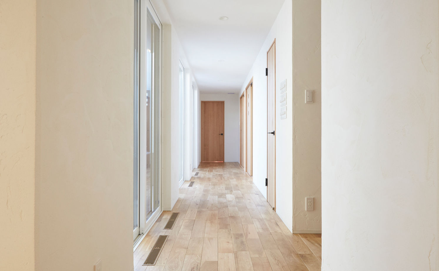 チェックハウス 【平屋/インナーガレージ/全館空調】シンプルモダン＆ラグジュアリー。リゾートライクなかっこいい平屋の建築実例画像15