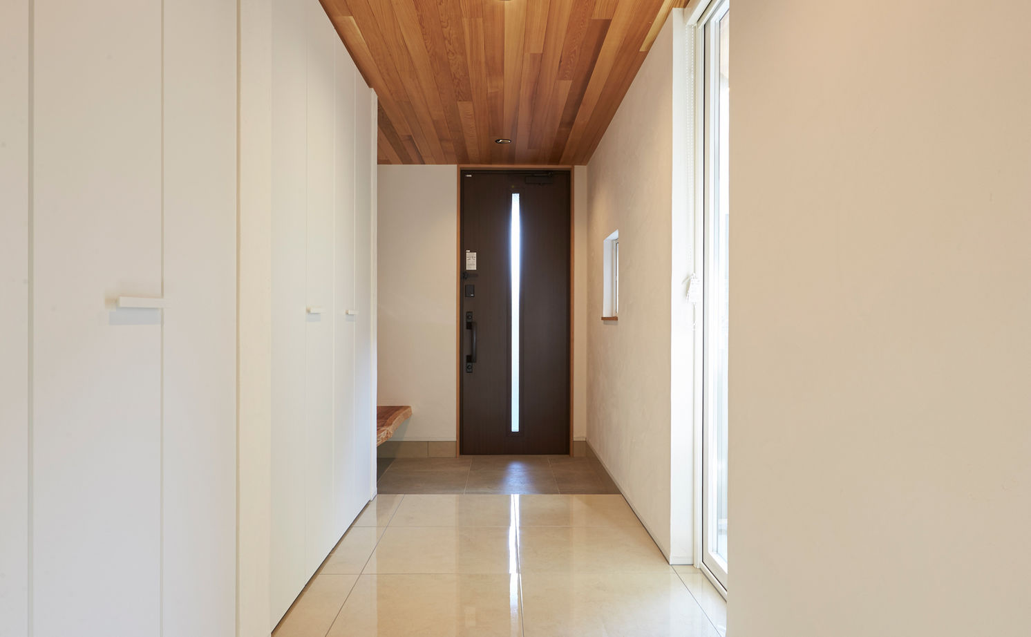 チェックハウス 【平屋/インナーガレージ/全館空調】シンプルモダン＆ラグジュアリー。リゾートライクなかっこいい平屋の建築実例画像16