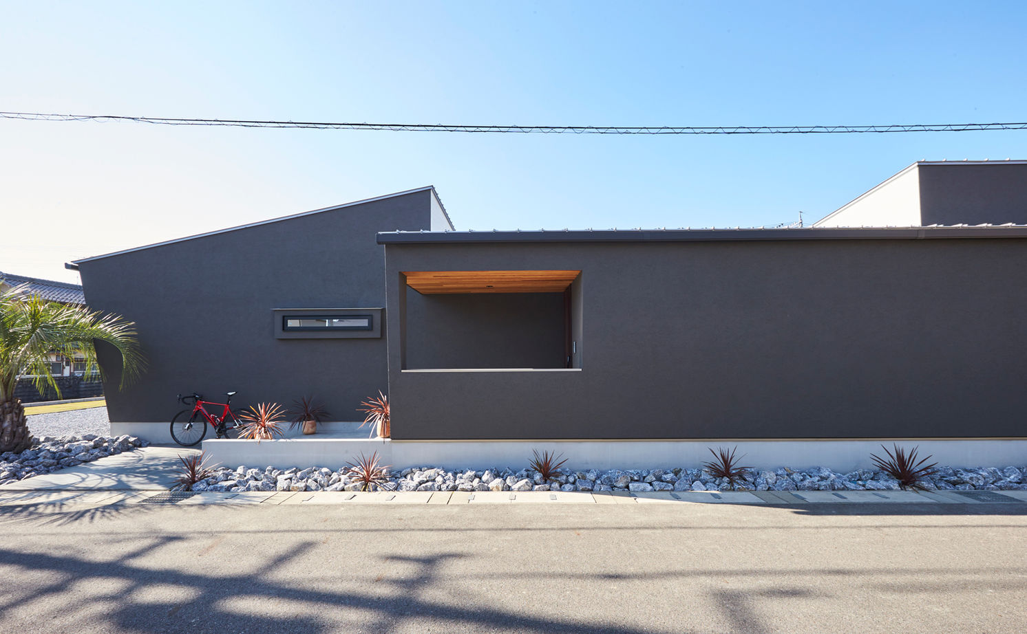 チェックハウス 【平屋/インナーガレージ/全館空調】シンプルモダン＆ラグジュアリー。リゾートライクなかっこいい平屋の建築実例画像17