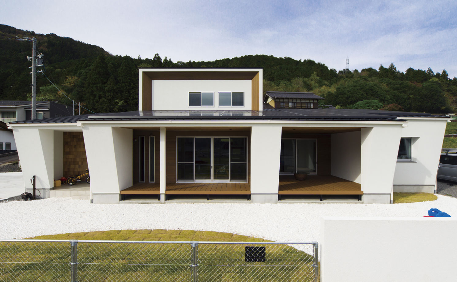 チェックハウス 【2000万円台/40坪台/3LDK】イメージはビーチリゾート。「間取りと収納の工夫で家事も子育てもスムーズに」の建築実例画像1