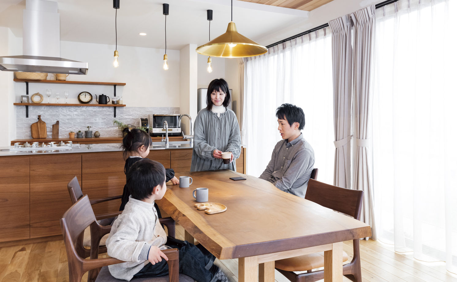 チェックハウス 【平屋/2000万円台/30坪台/間取り図】建築家がデザインした大きな木製窓。自然素材×グレーのシンプルな平屋の建築実例画像16