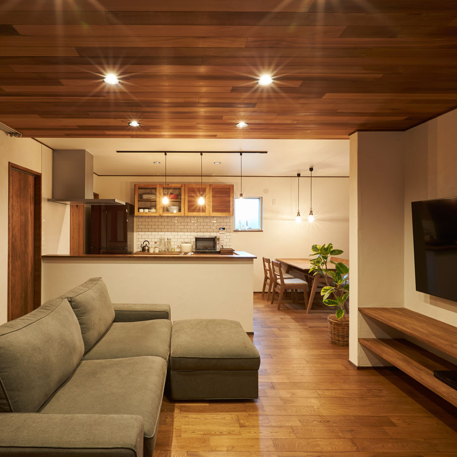 チェックハウス 【2000万円台/シンプルな外観/和モダン】コンセプトは“森の中にある家”。自然素材を生かしたシンプル空間の建築実例画像2