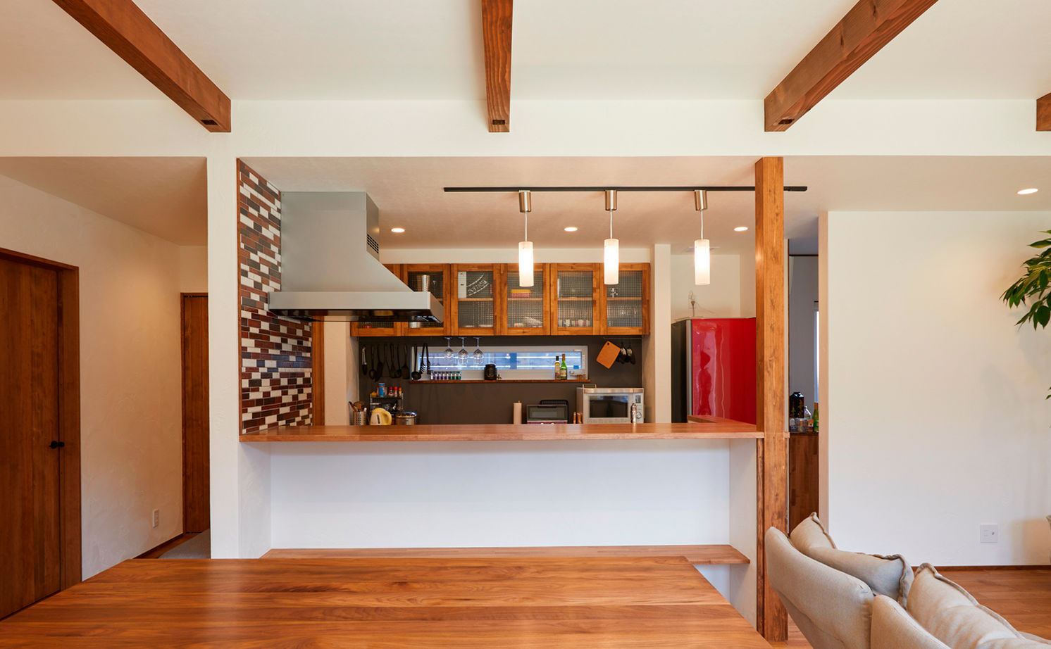 チェックハウス 【平屋/40坪台/ガレージ/間取り図】全館空調で家の中はまるでリゾート。中庭や仲間と過ごす「離れ」もの建築実例画像5