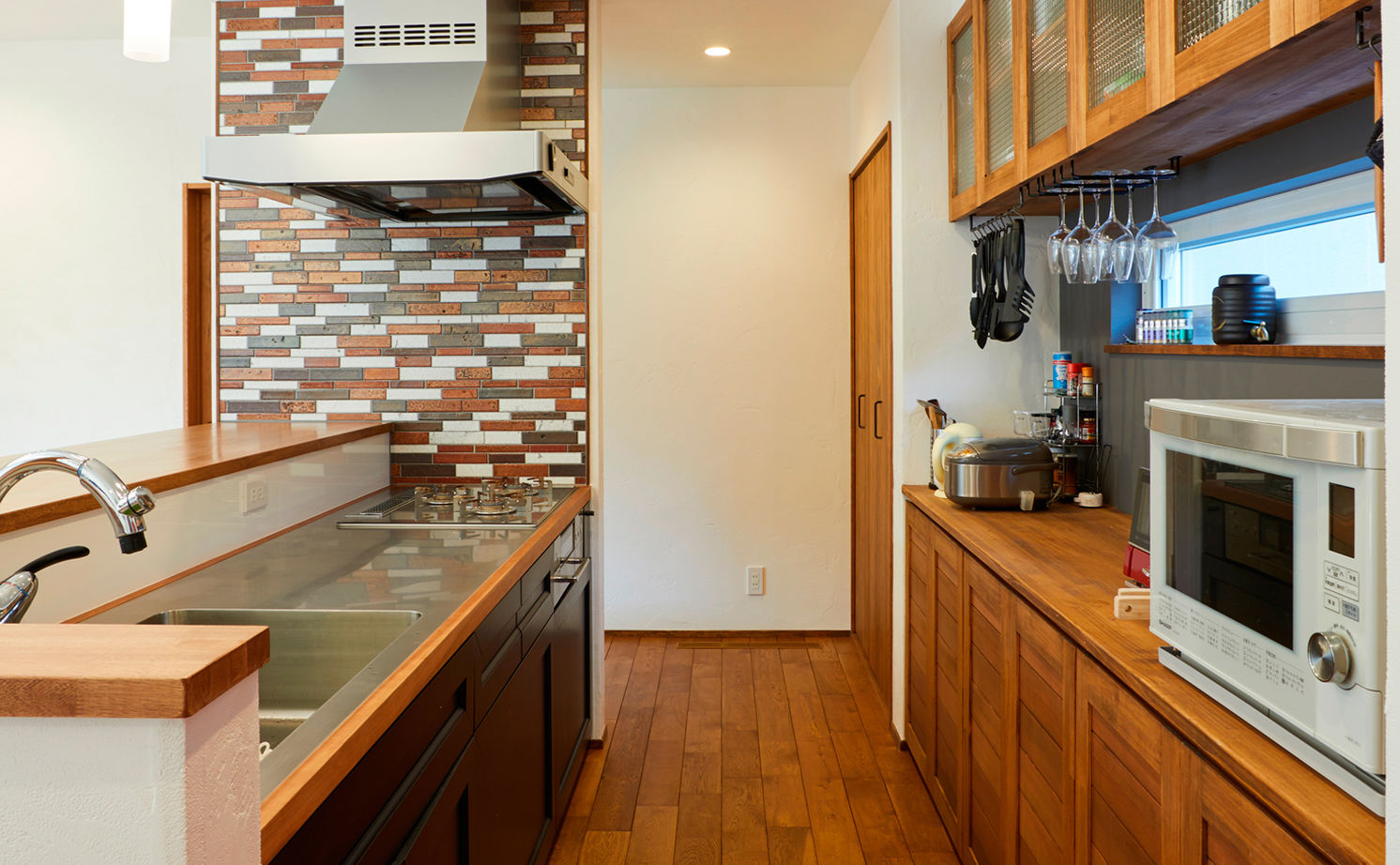 チェックハウス 【平屋/40坪台/ガレージ/間取り図】全館空調で家の中はまるでリゾート。中庭や仲間と過ごす「離れ」もの建築実例画像6