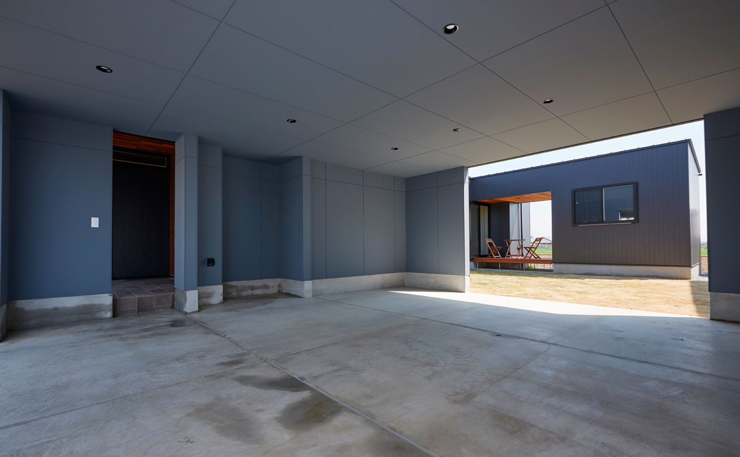 チェックハウス 【平屋/40坪台/ガレージ/間取り図】全館空調で家の中はまるでリゾート。中庭や仲間と過ごす「離れ」もの建築実例画像7