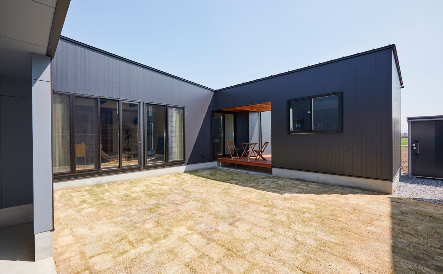 チェックハウス 【平屋/40坪台/ガレージ/間取り図】全館空調で家の中はまるでリゾート。中庭や仲間と過ごす「離れ」もの建築実例画像8