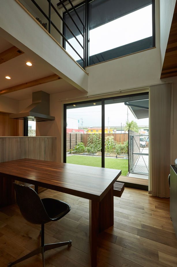 チェックハウス 【30坪台/中庭のある家/アメリカンヴィンテージ】中庭でＢＢＱや家庭菜園。アメリカンデザインの家の建築実例画像6